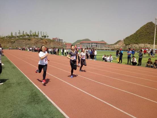 QQ图片20180417女子乙组100米决赛