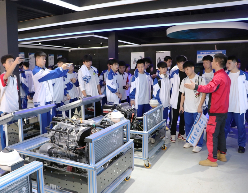 惠水一中师生到我校开展职业教育研学活动